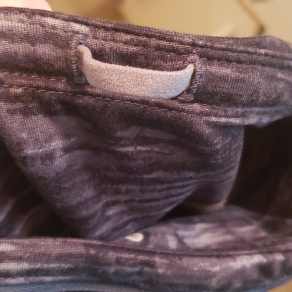 Athleta Gray Camo Capris Size XS - Picture 8 of 8